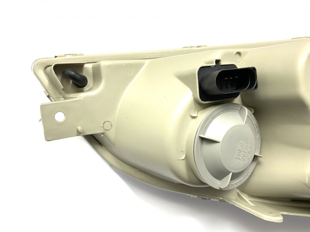 Фара передняя с корректором левая Chery Eastar (Чери Истар) B11-3772010BA