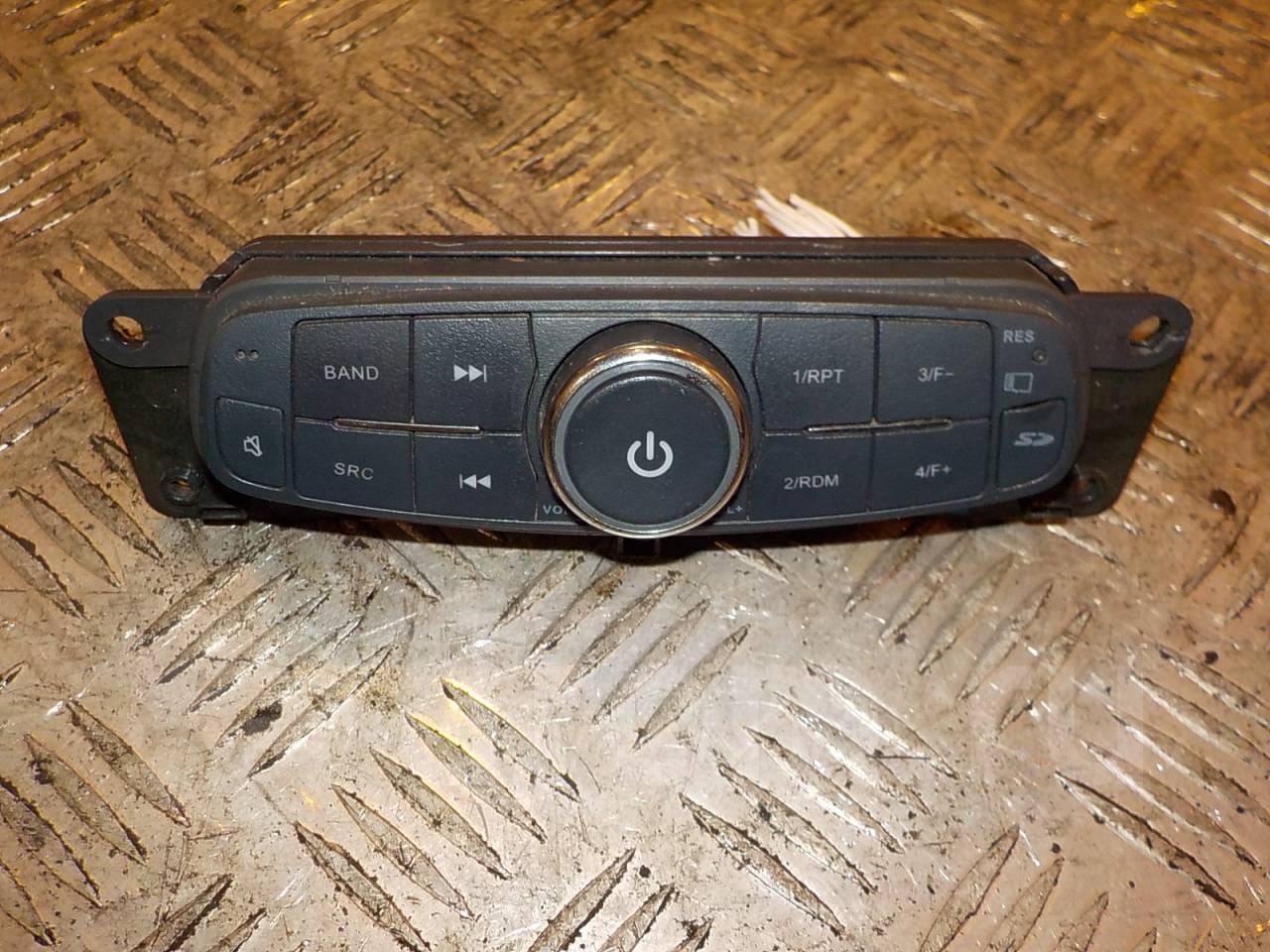 Блок кнопок магнітоли з USB Geely GC6